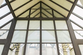 Pourquoi l'aluminium est-il particulièrement adapté aux maisons en Isère ?